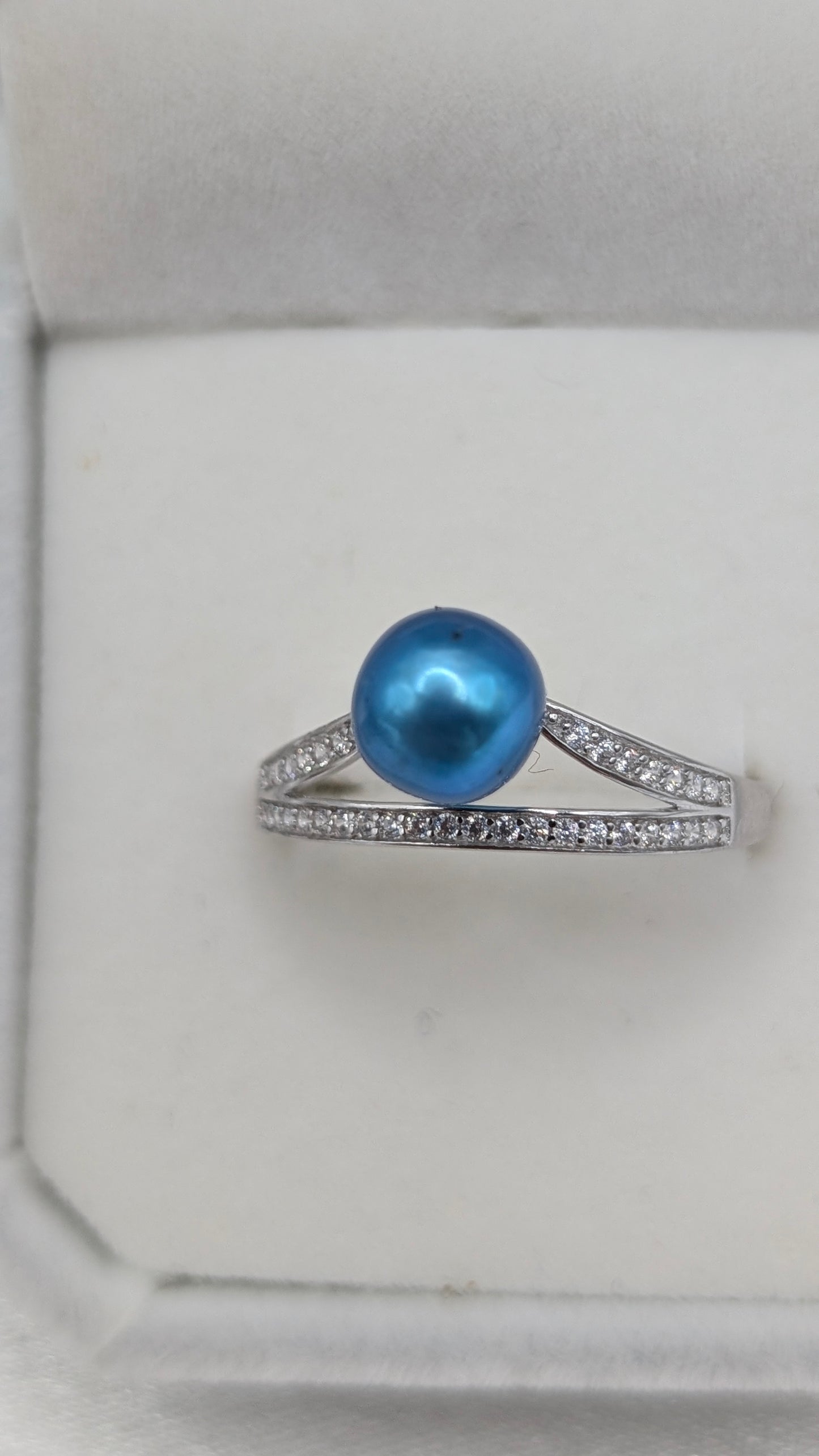 Size U electric blue double band ring