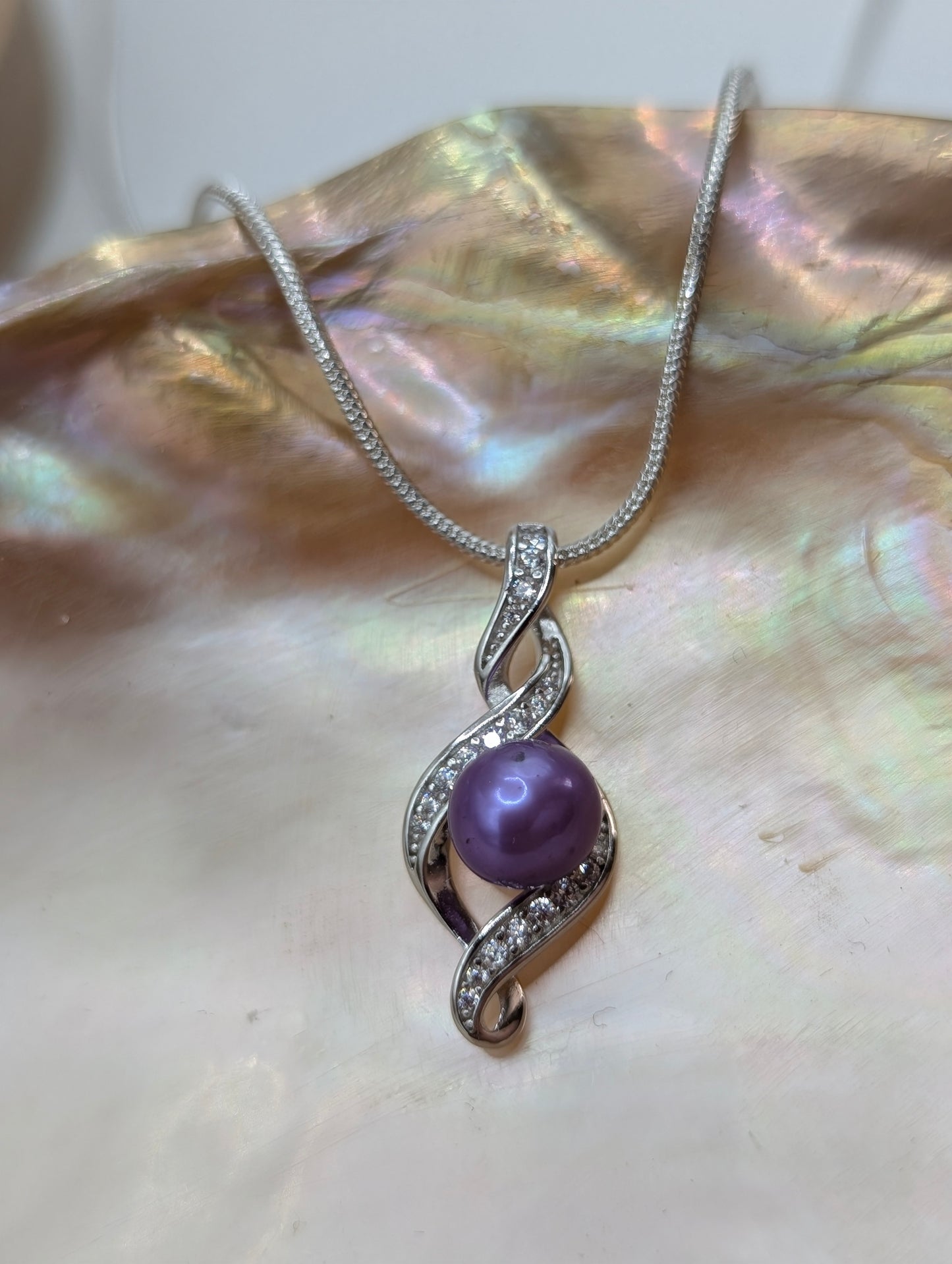 Elegant purple pearl pendant