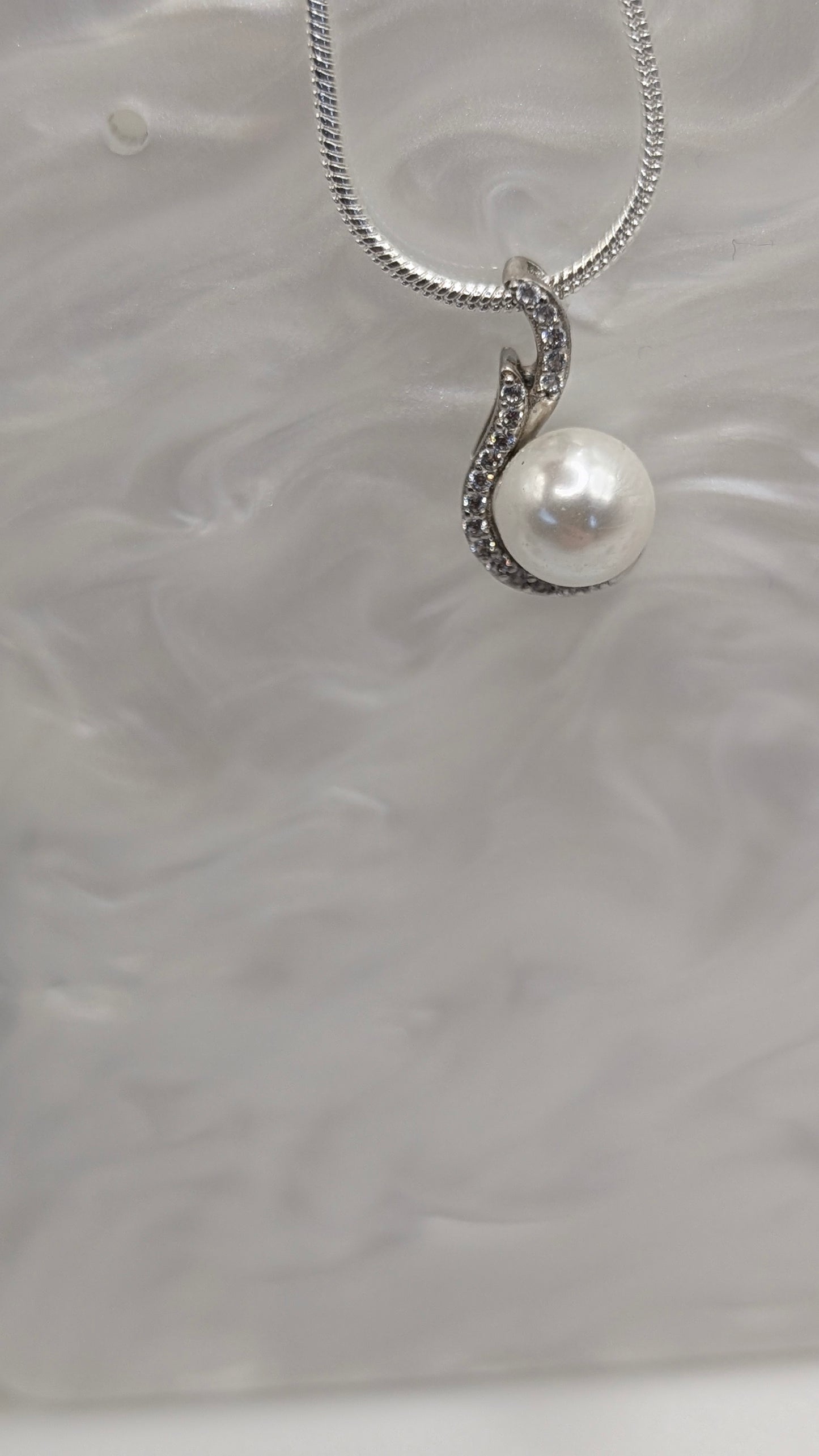White pearl pendant