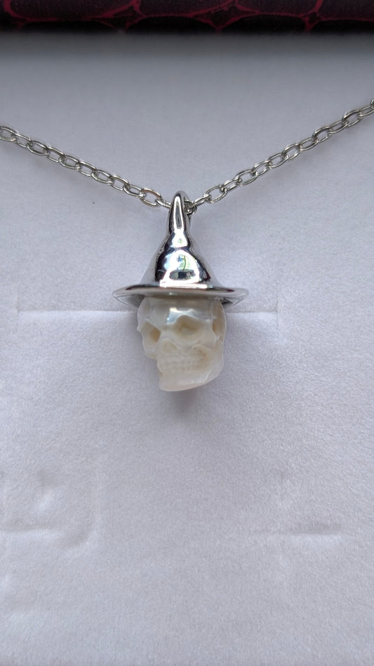 Carved Skull pearl in hat