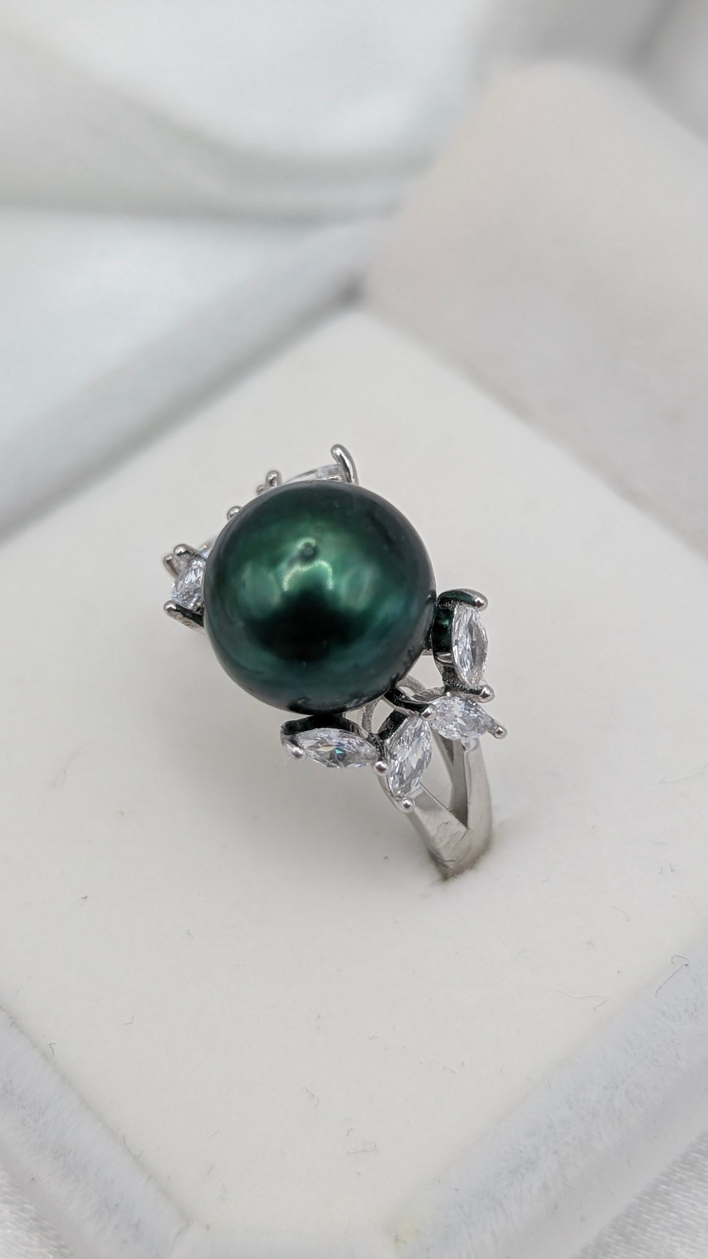 Emerald green Diana Edison ring
