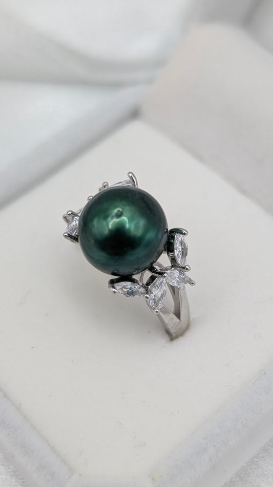 Emerald green Diana Edison ring
