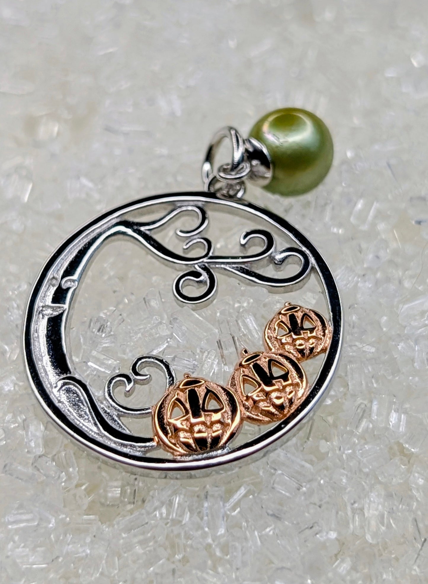 Pumpkin Patch Pearl mount pendant