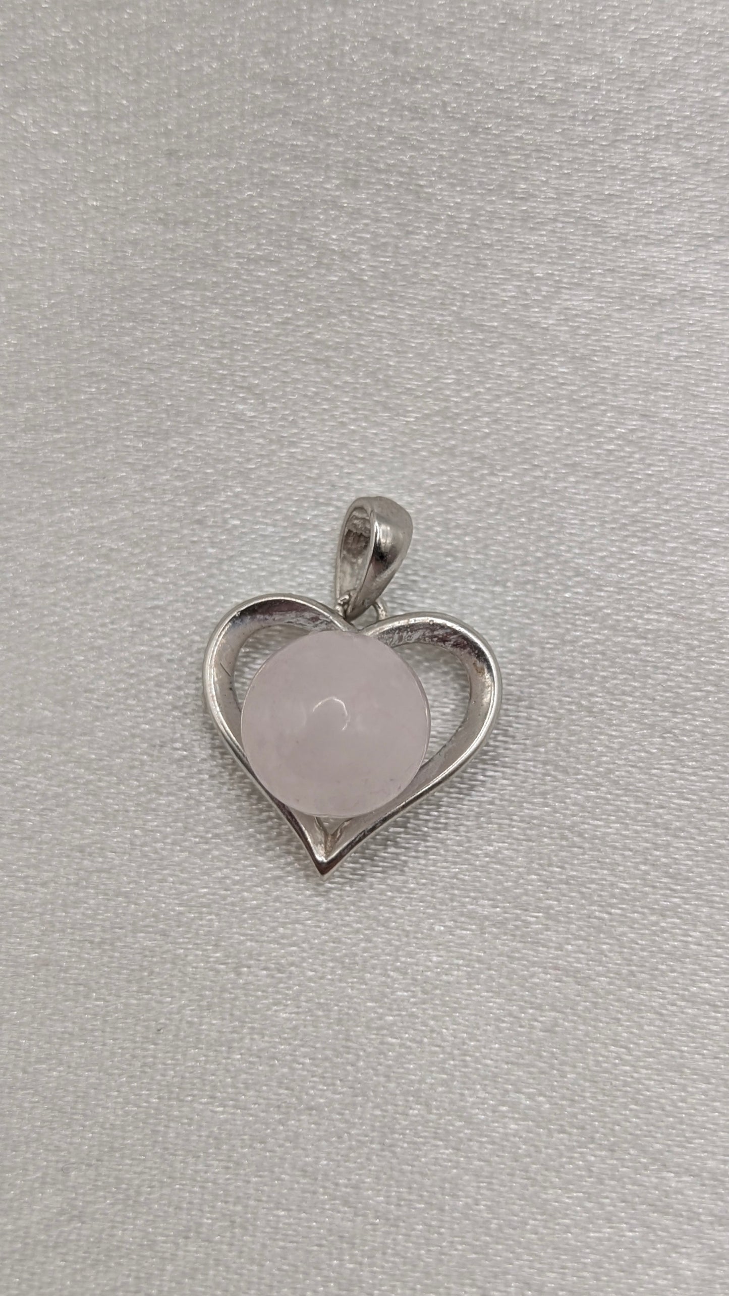 Pink quartz heart pendant