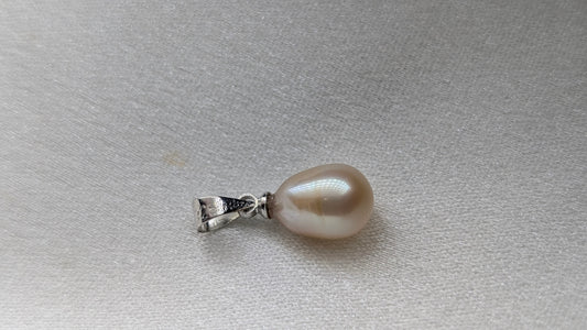 Peachy cream rice drop pendant