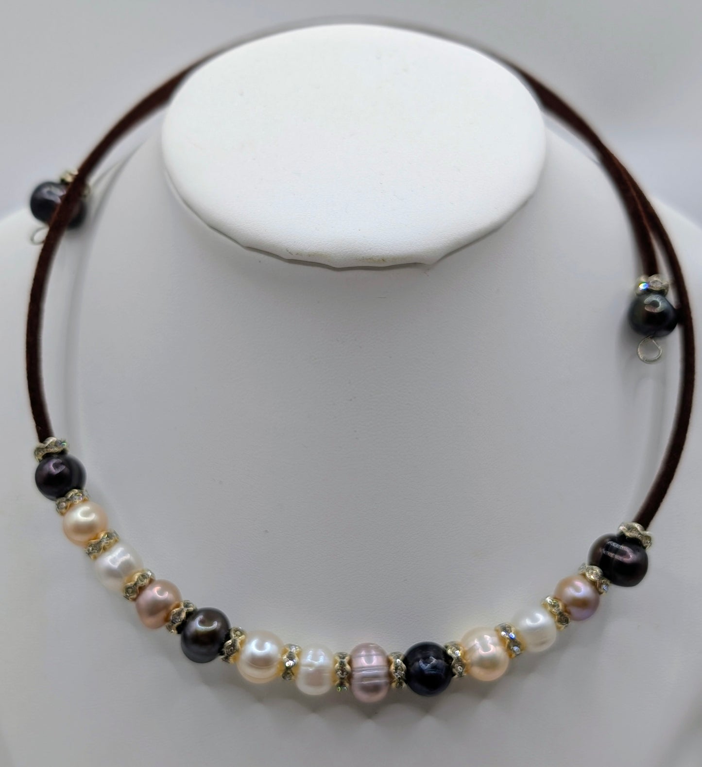 Classic natural pearl wire Choker