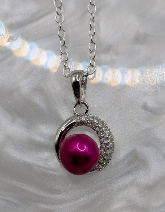 Sparkle round pendant with Magenta pearl center