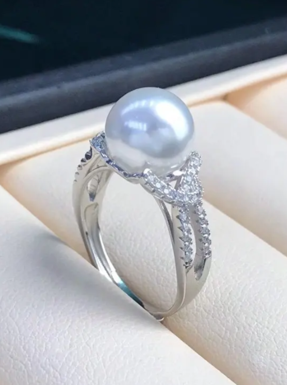 Edison loop ring