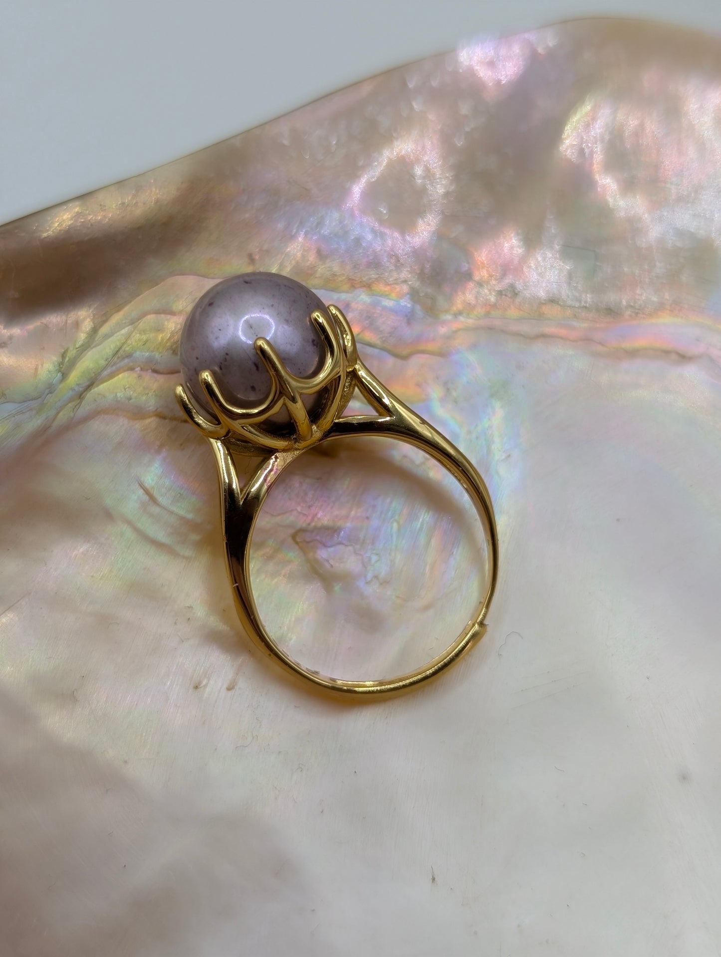 Speckled lavender Edison basket ring in gold