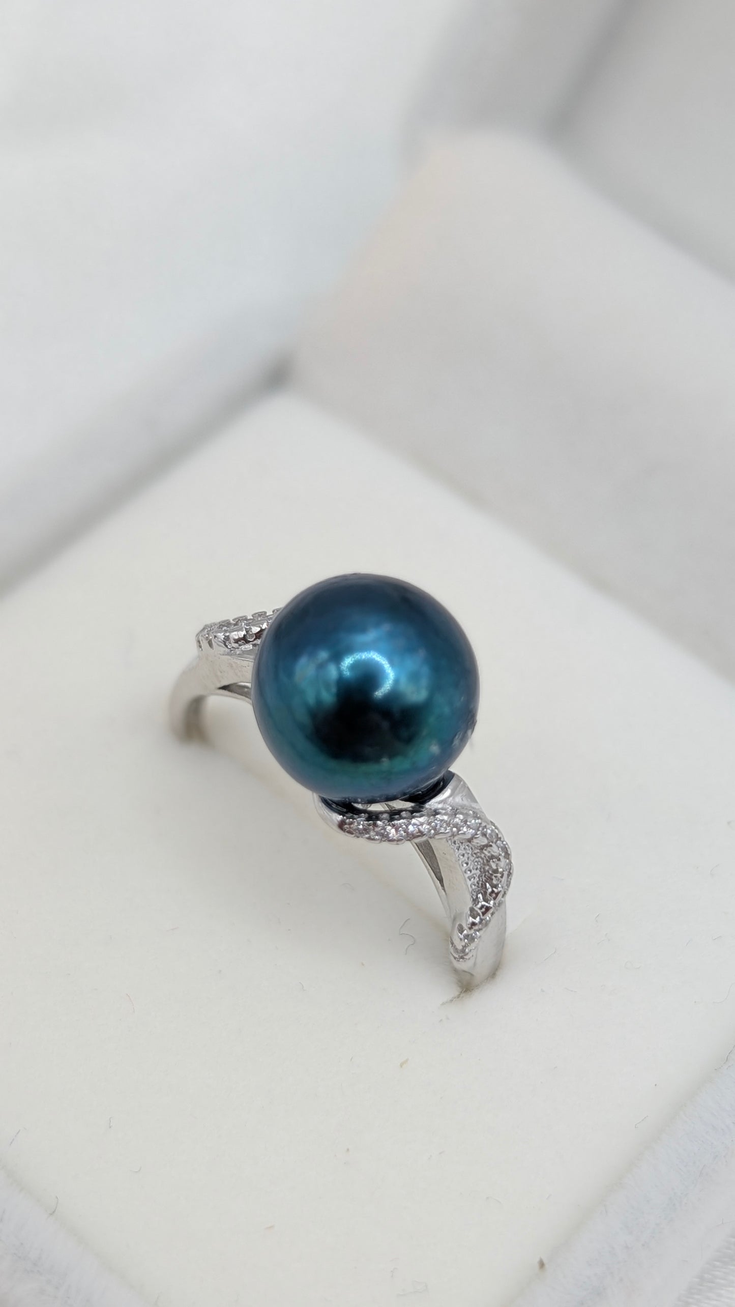 Blue/green Aurora edison ring