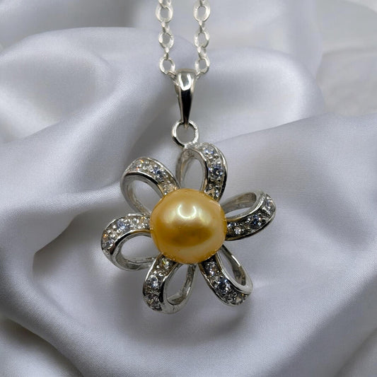 Pastel Lemon pearl daisy pendant