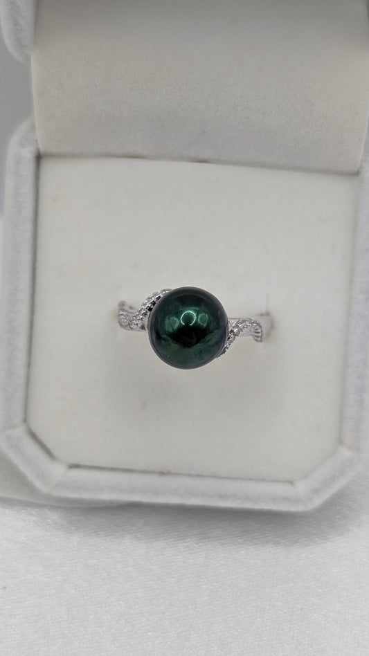 Deep forest green pearl ring