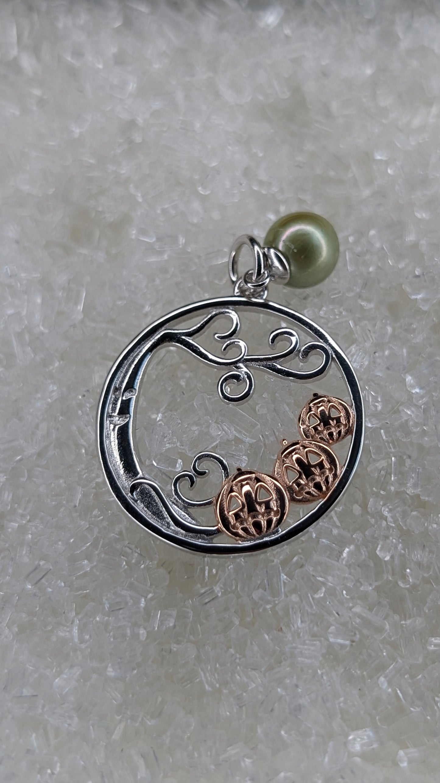Pumpkin Patch Pearl mount pendant