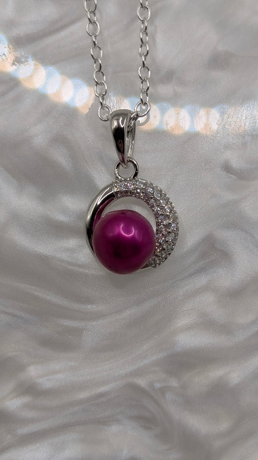 Sparkle round pendant with Magenta pearl center