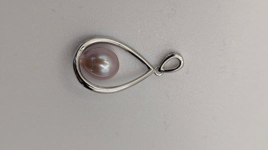Oval Kellie pendant with lavender pearl