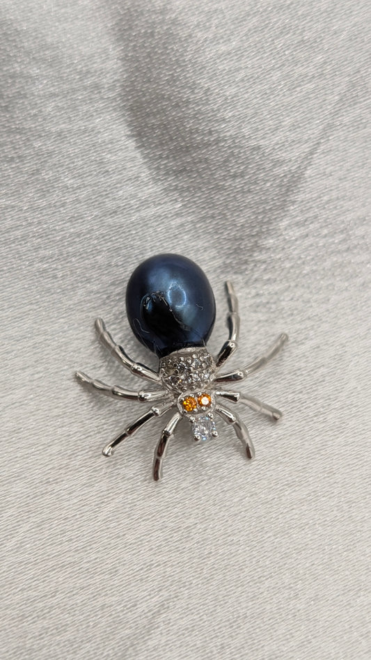 Spider Pendant with Green peacock body