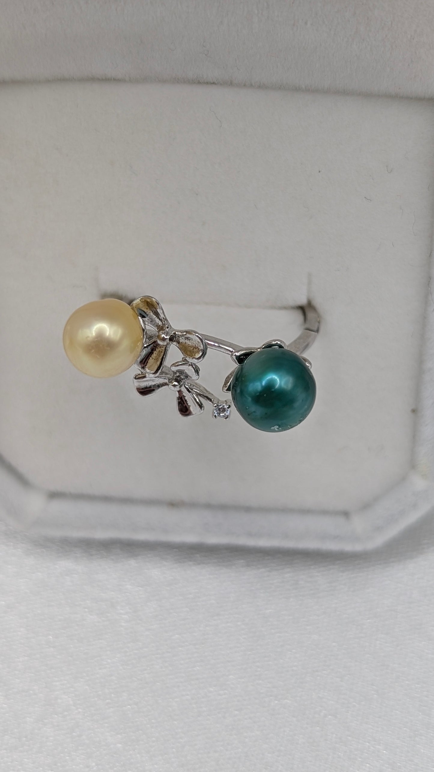 Yellow and green double flower ring