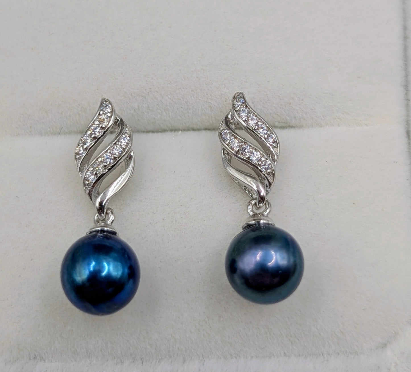 slightly mismatch Dark blue pearl Elegant Audrey Earrings
